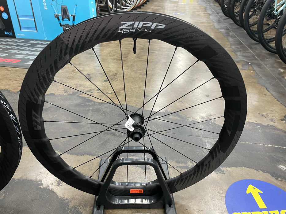 Zipp 454 NSW Tubeless Disc Brake Carbon Wheelset