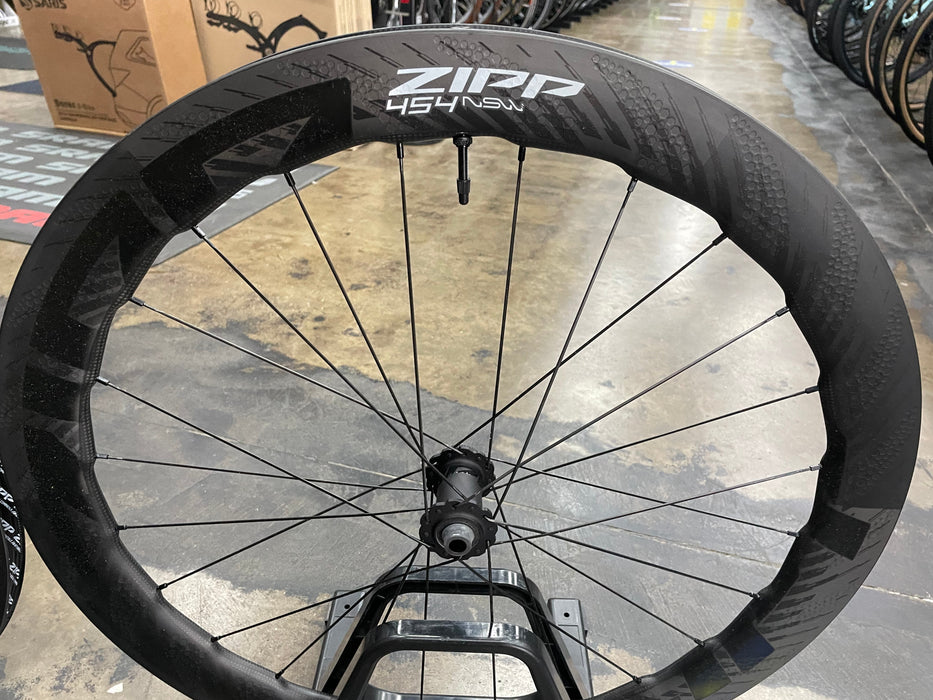 Zipp 454 NSW Tubeless Disc-Brake Carbon Wheelset